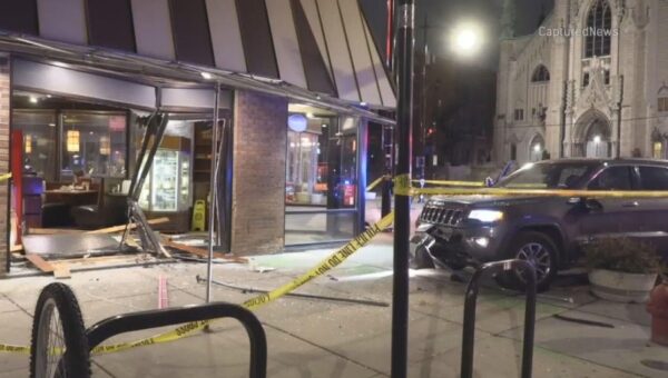 Crash-and-grab burglars smash into Chicago’s Golden Apple restaurant while it’s open