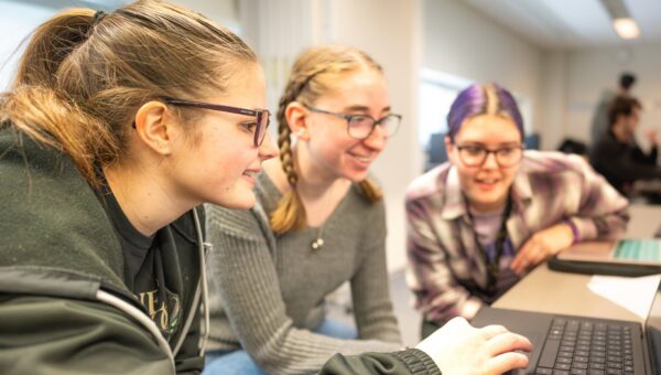 Data Science vs. Artificial Intelligence: Key Differences, Careers, and How to Choose