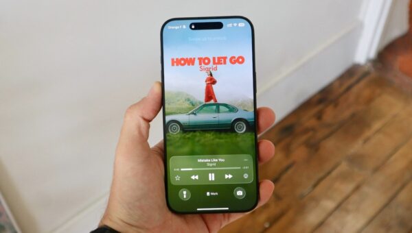 The Line At The Bottom Of Your iPhone Screen Isn’t For Aesthetics – Here’s What It Does